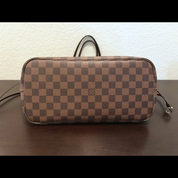 Sold. Louis Vuitton Neverfull MM Damier Ebene Tote - Picture 3 of 8